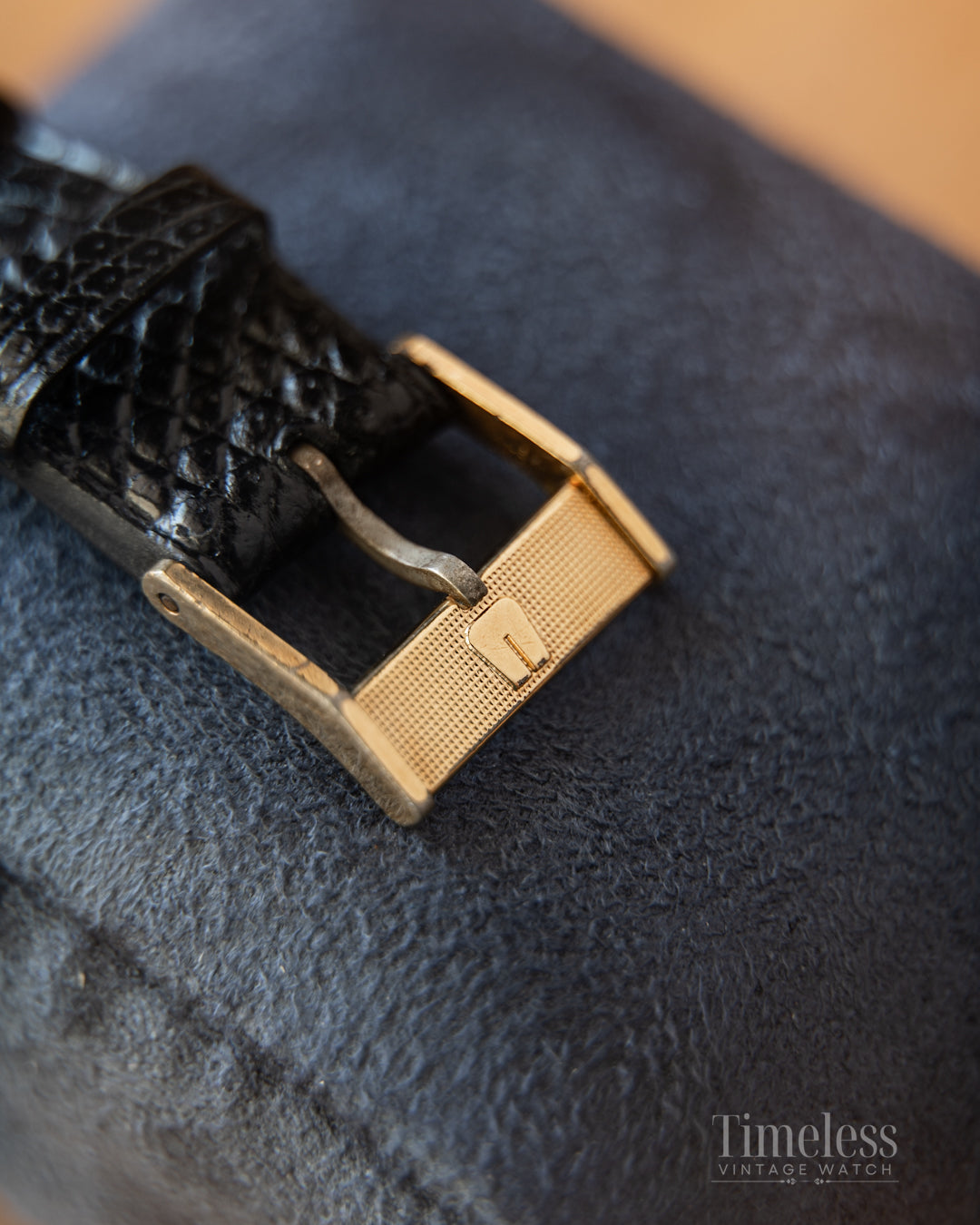 Universal Genéve Gilt Shadow Ultra Slim Automatic