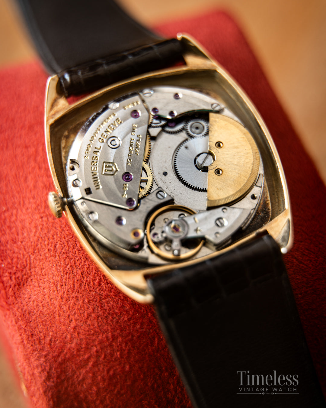Universal Genéve Gilt Shadow Ultra Slim Automatic